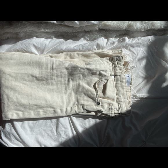 ZARA HIGH RISE STRAIGHT JEANS SIZE 4 CREAM/OFF WHITE - Picture 3 of 5